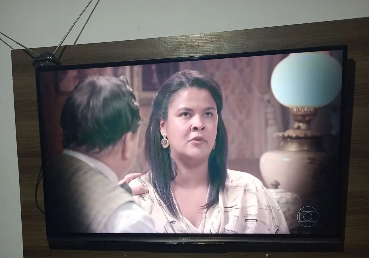 vendo uma tv 48 polegadas sem ser smart,não tá pegando controle remoto, só no manual 