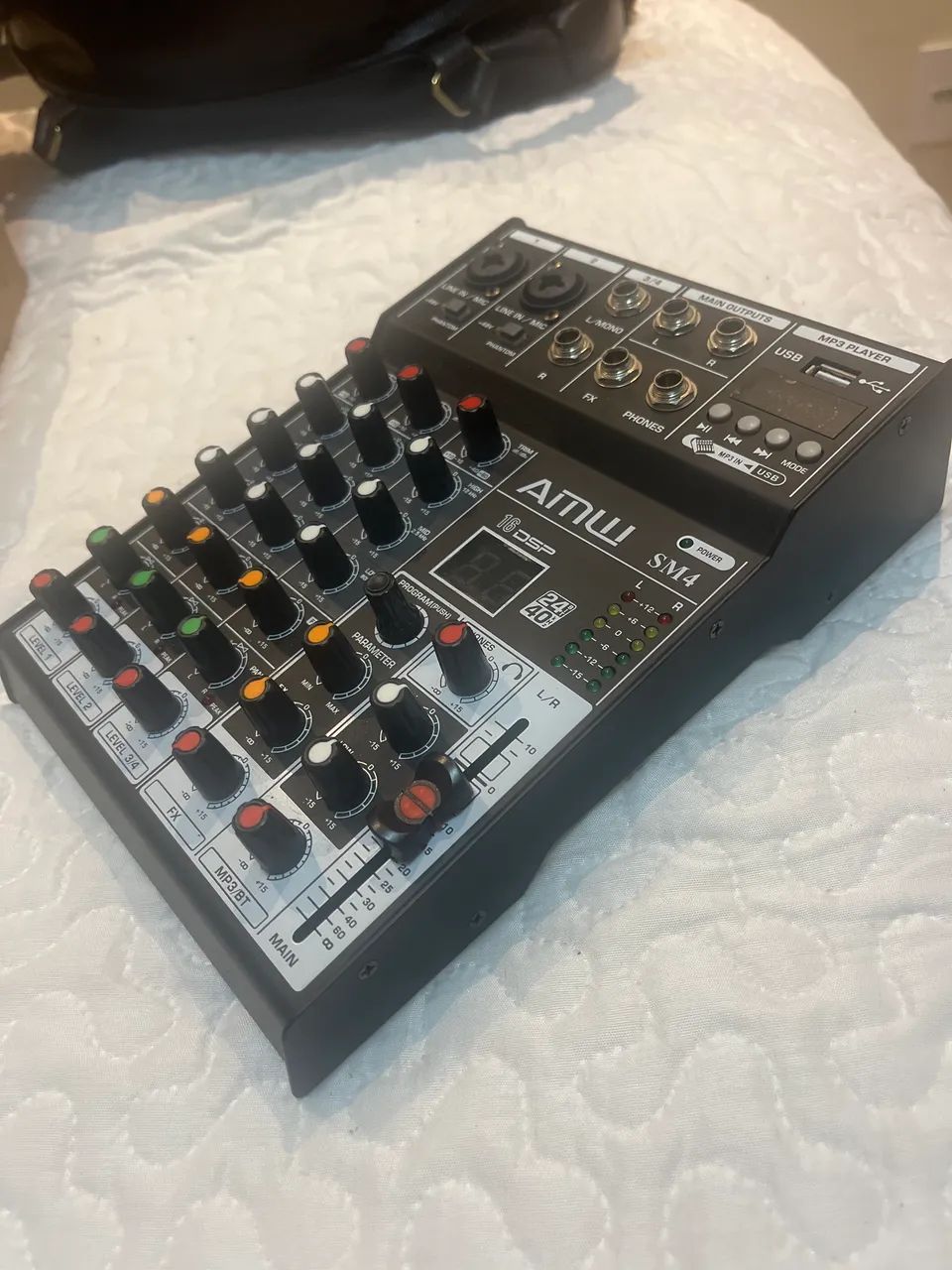 Mesa de som Amw V2 4 canais  - Foto 3