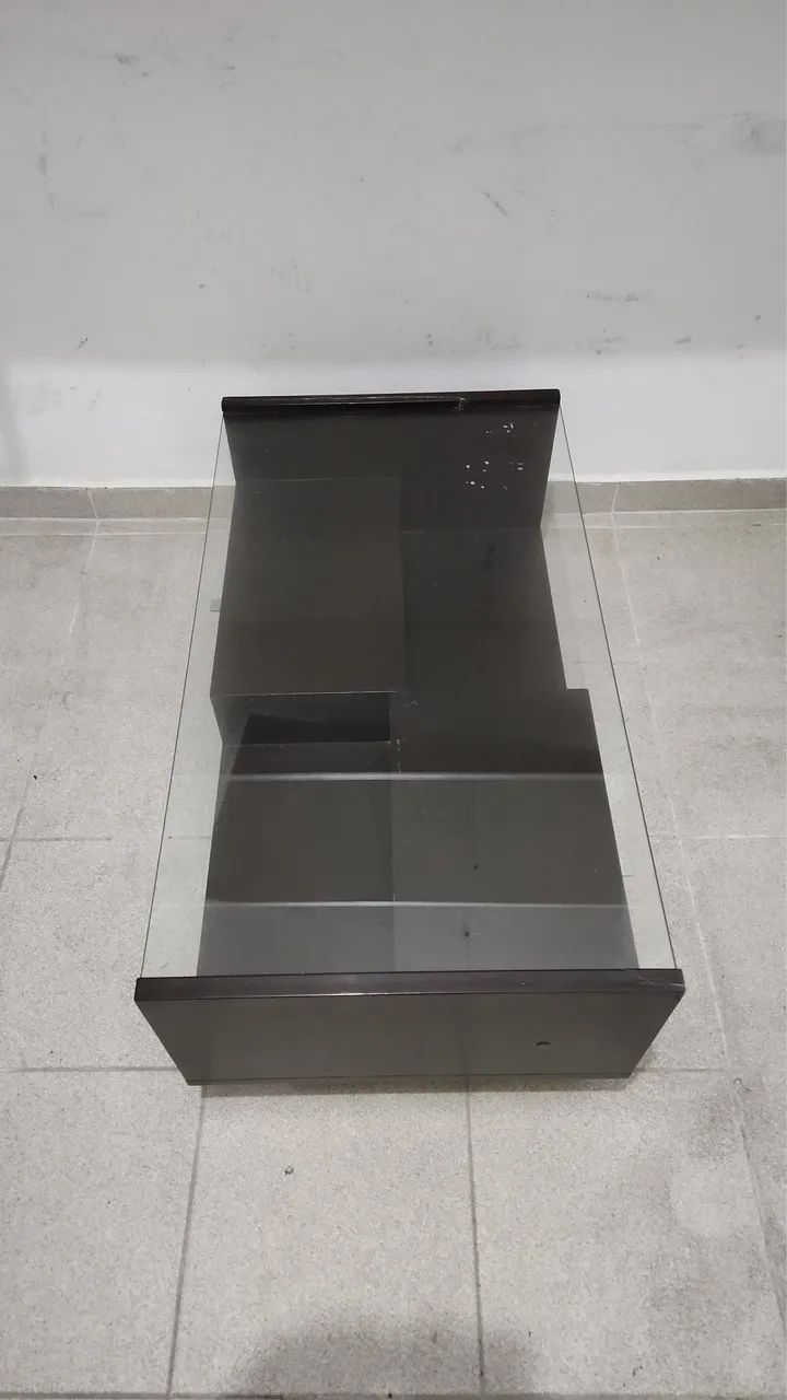 Mesa de Centro em Madeira com Tampo de Vidro e 2 Gavetas - Foto 3