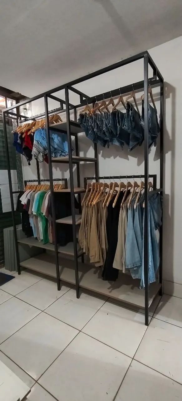 Arara de roupa industrial de ferro 