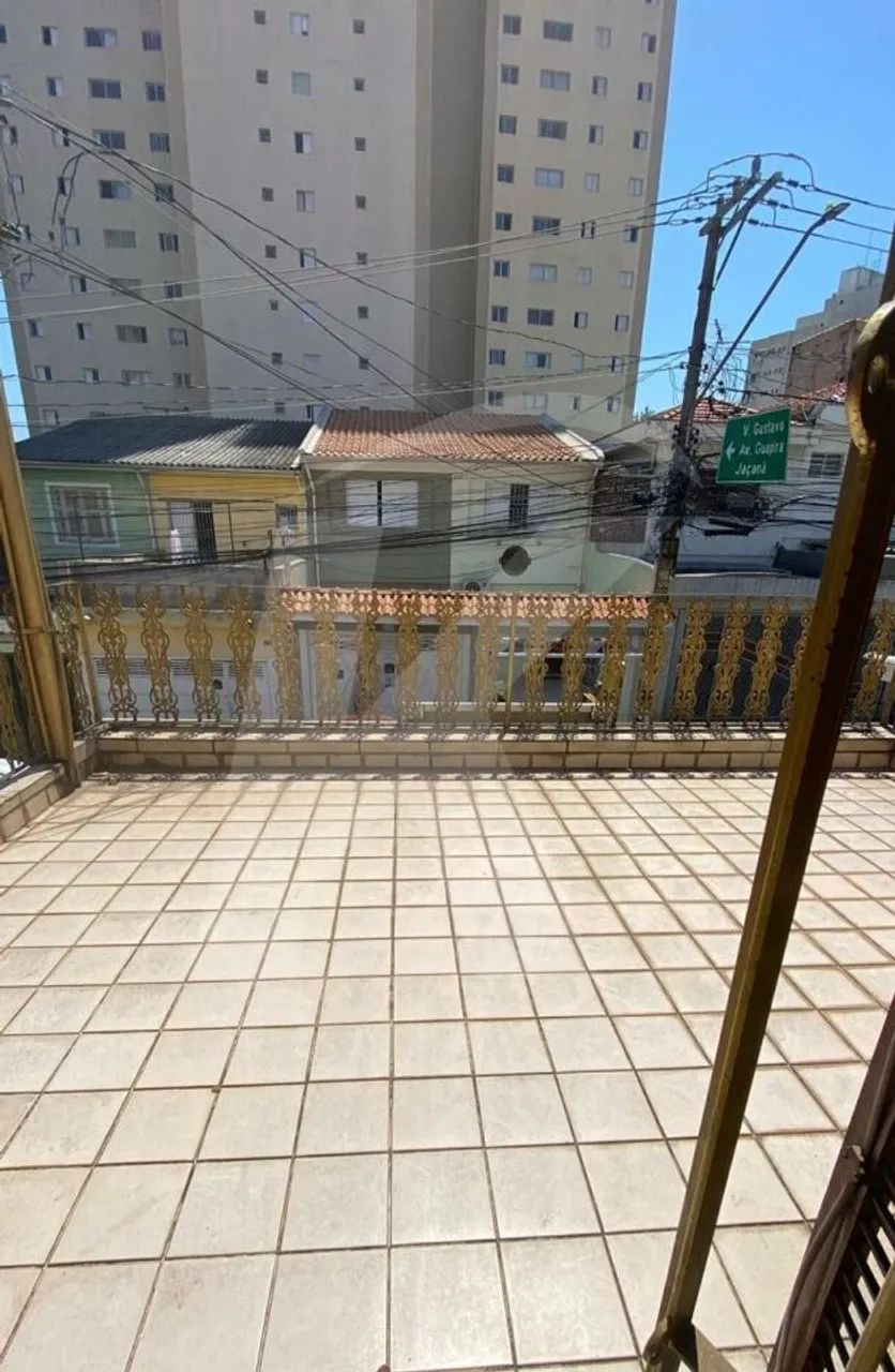 Sobrado perto do metrô com 4 quartos e 2 vagas de garagem.