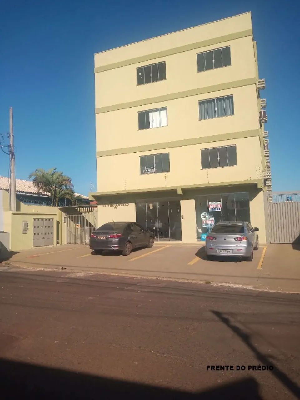 ALUGO 2 QUARTOS CENTRO