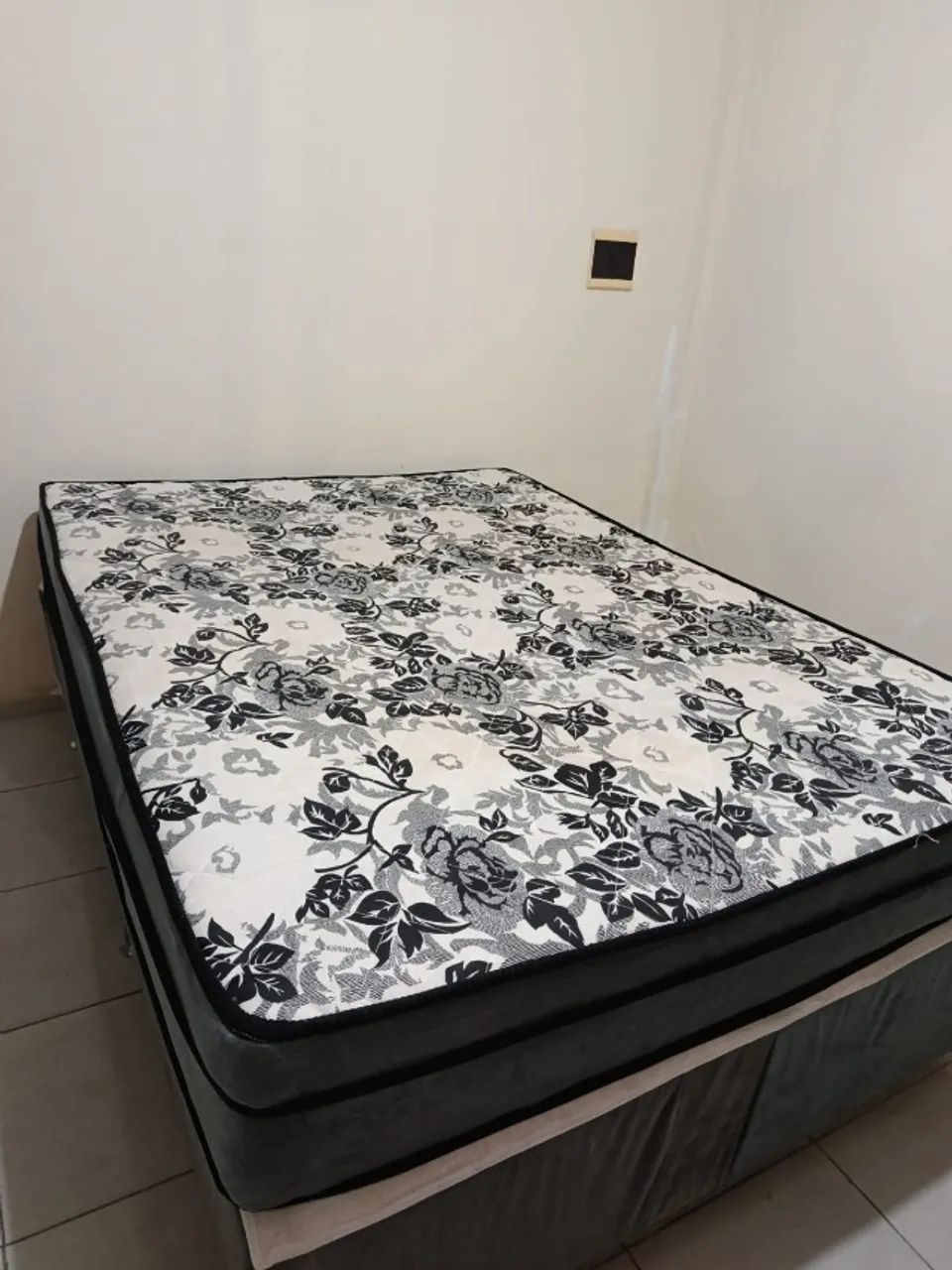 Cama Box Casal (138 x 188 cm) usada