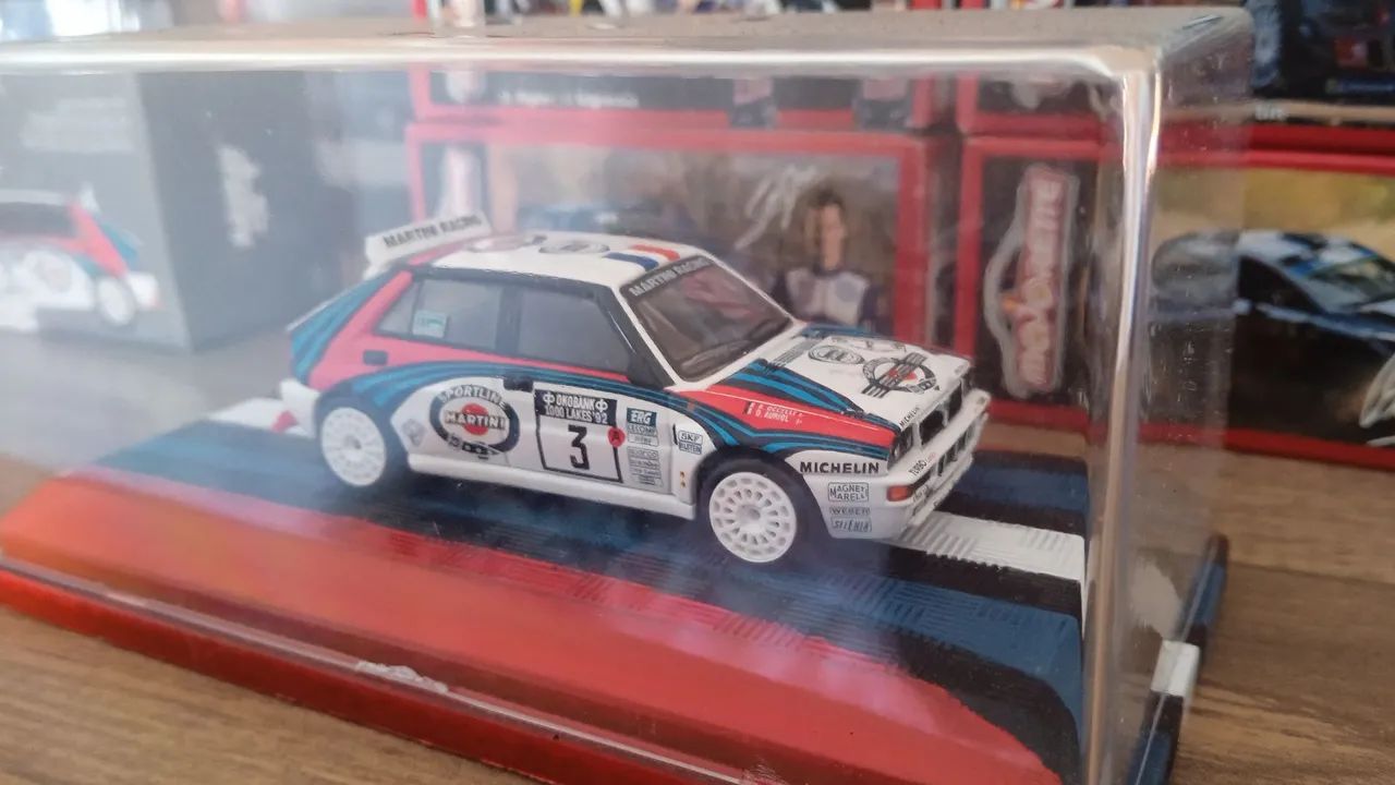 Miniatures460106653772687361