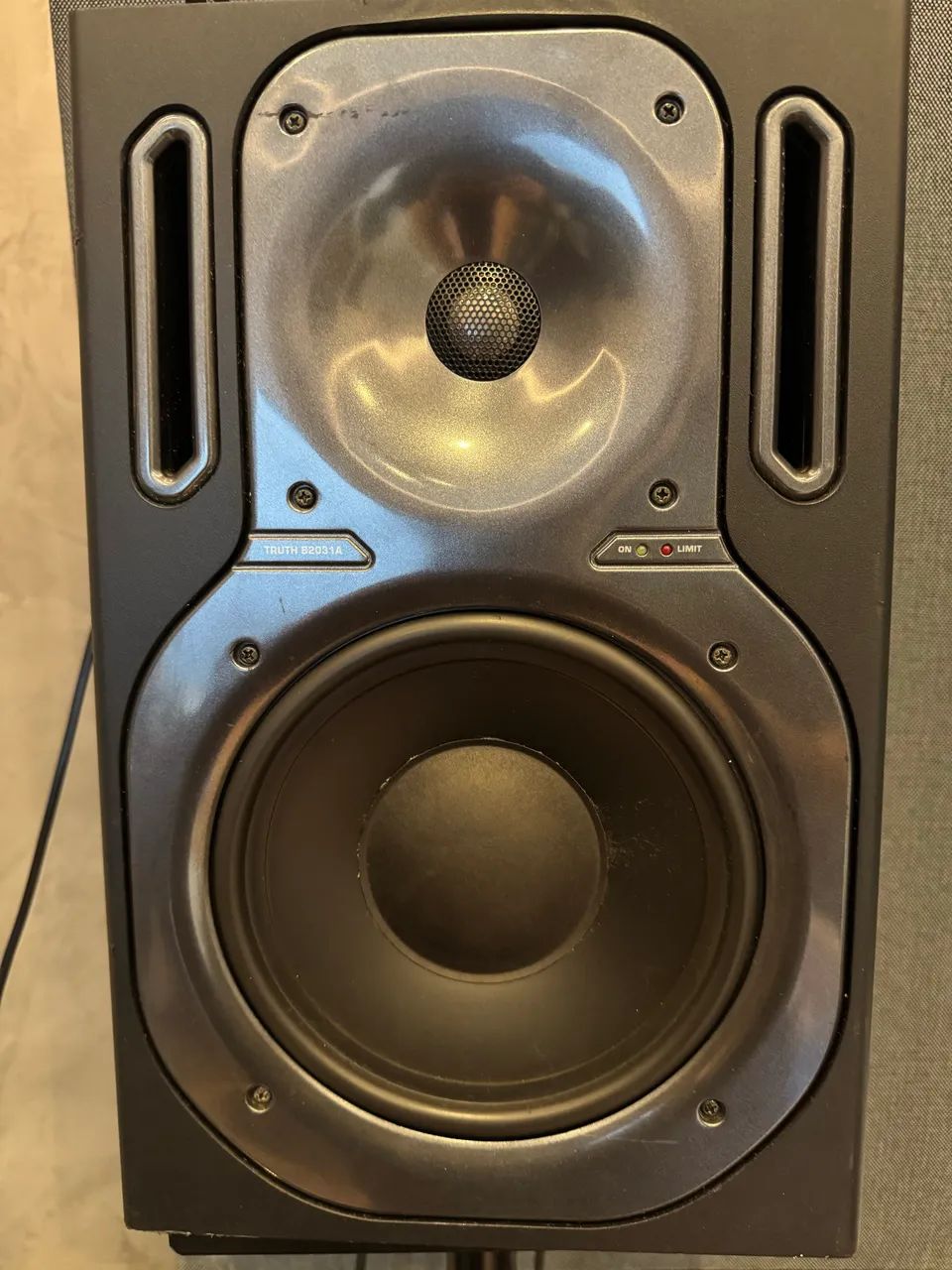 Par Monitores de Áudio Behringer Truth 3031a 