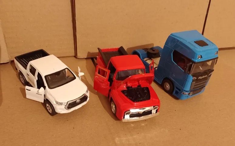 Kit 5 miniaturas de carro e caminhão de metal - Foto 2
