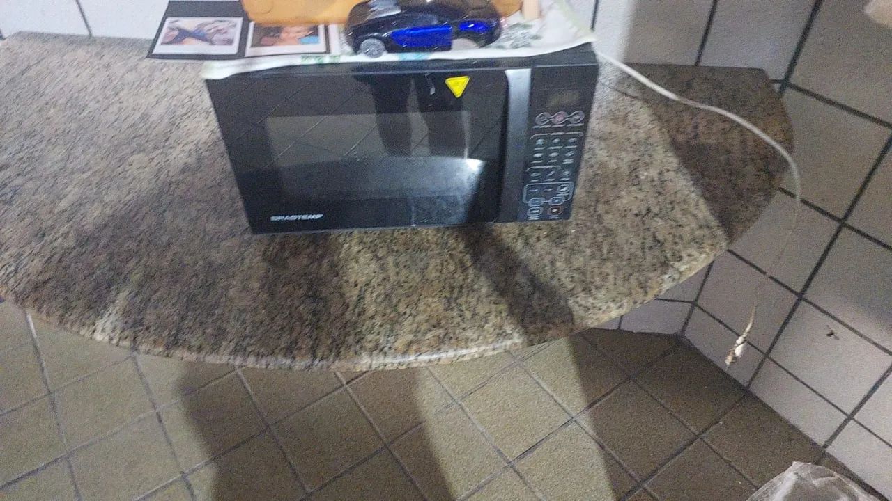 Vendo ou troco mesa de granito - Foto 3
