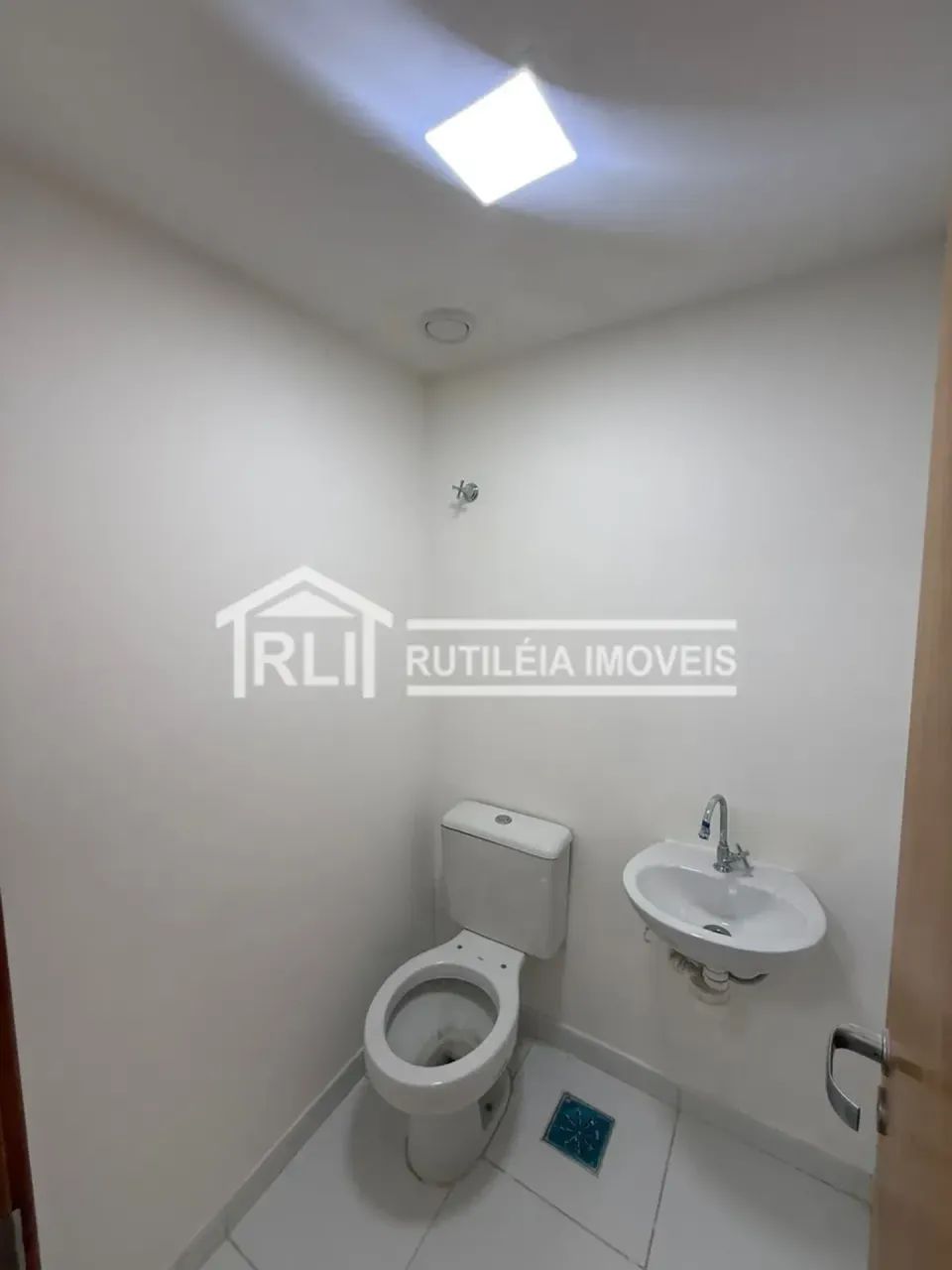 Rutileia Imóveis aluga excelente sala comercial no Edifício Enterprise, Centro, Itaboraí R - Foto 2
