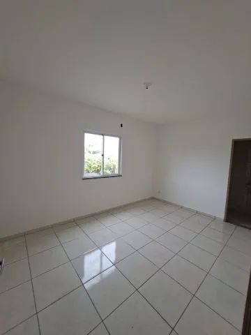 Sala com aproximadamente 15m² e 1 banheiro. - Foto 2