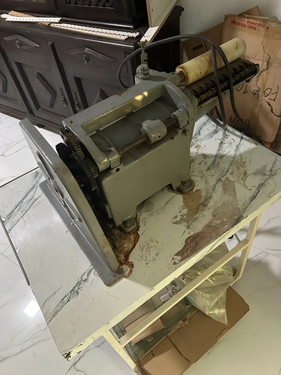 Máquina de passar cola