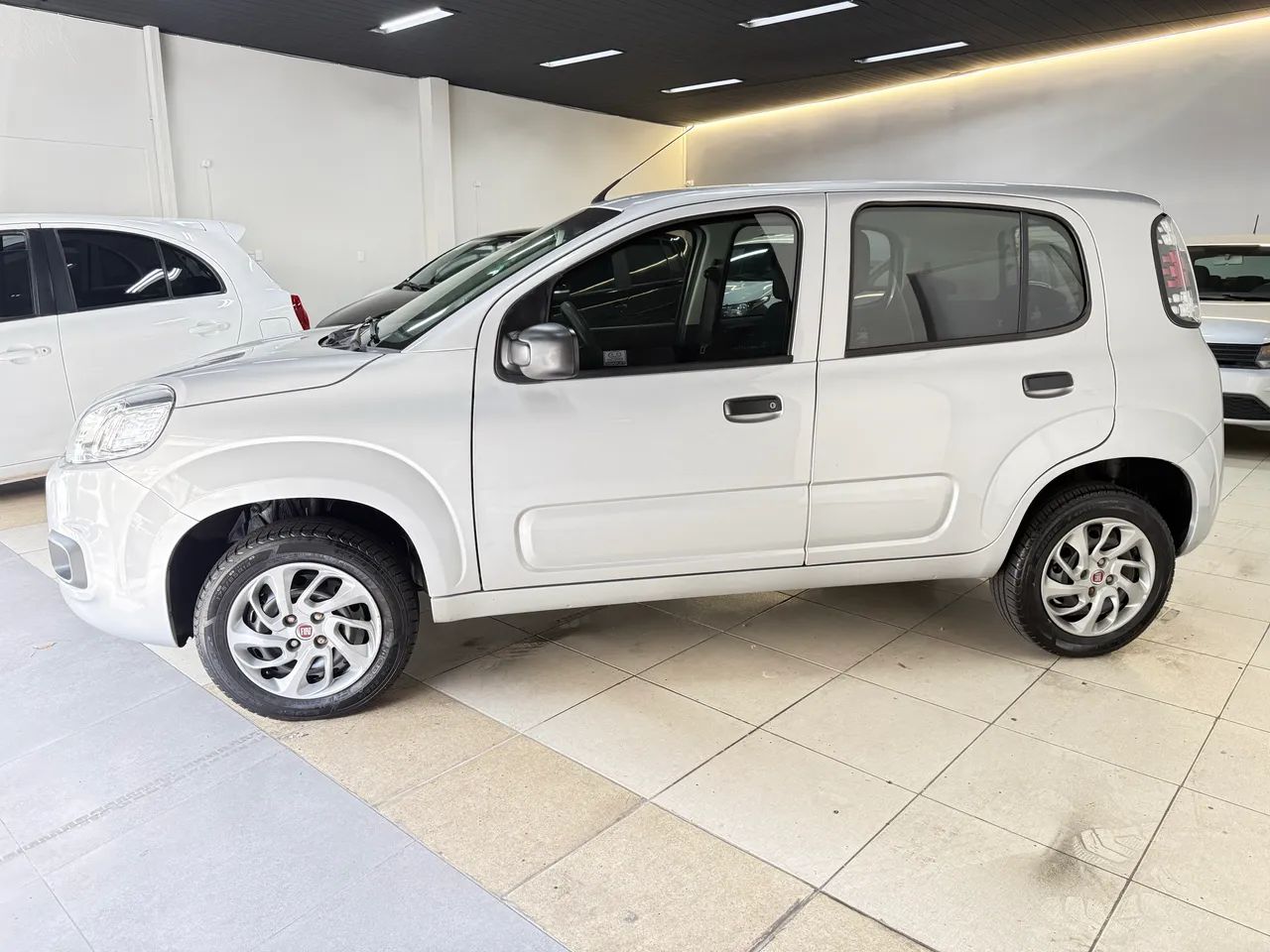 Fiat Uno Attractive 1.0 EVO Fire Flex 8V 5P 2016 - Foto 3