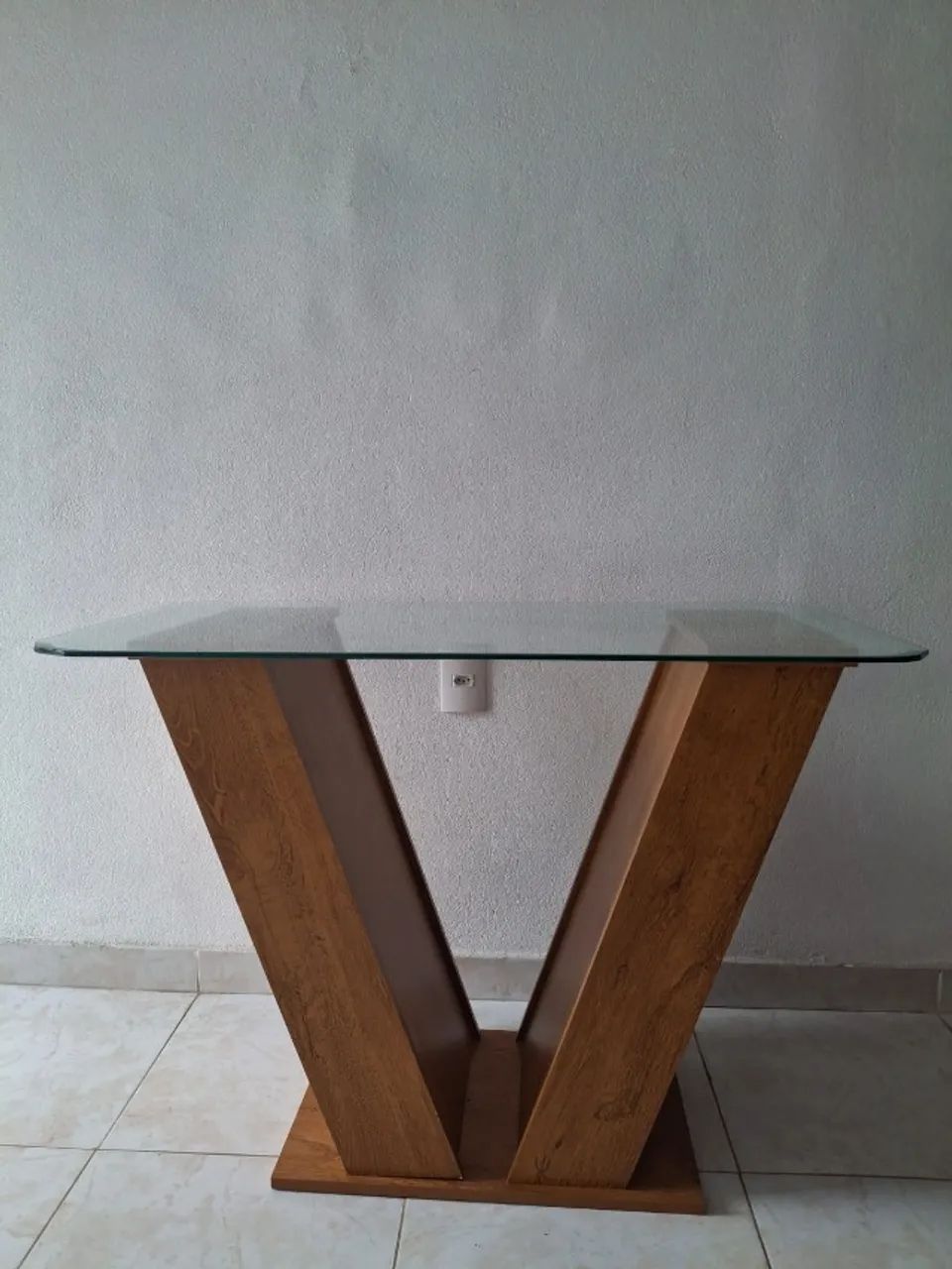 Mesa de vidro com base de madeira - Foto 2