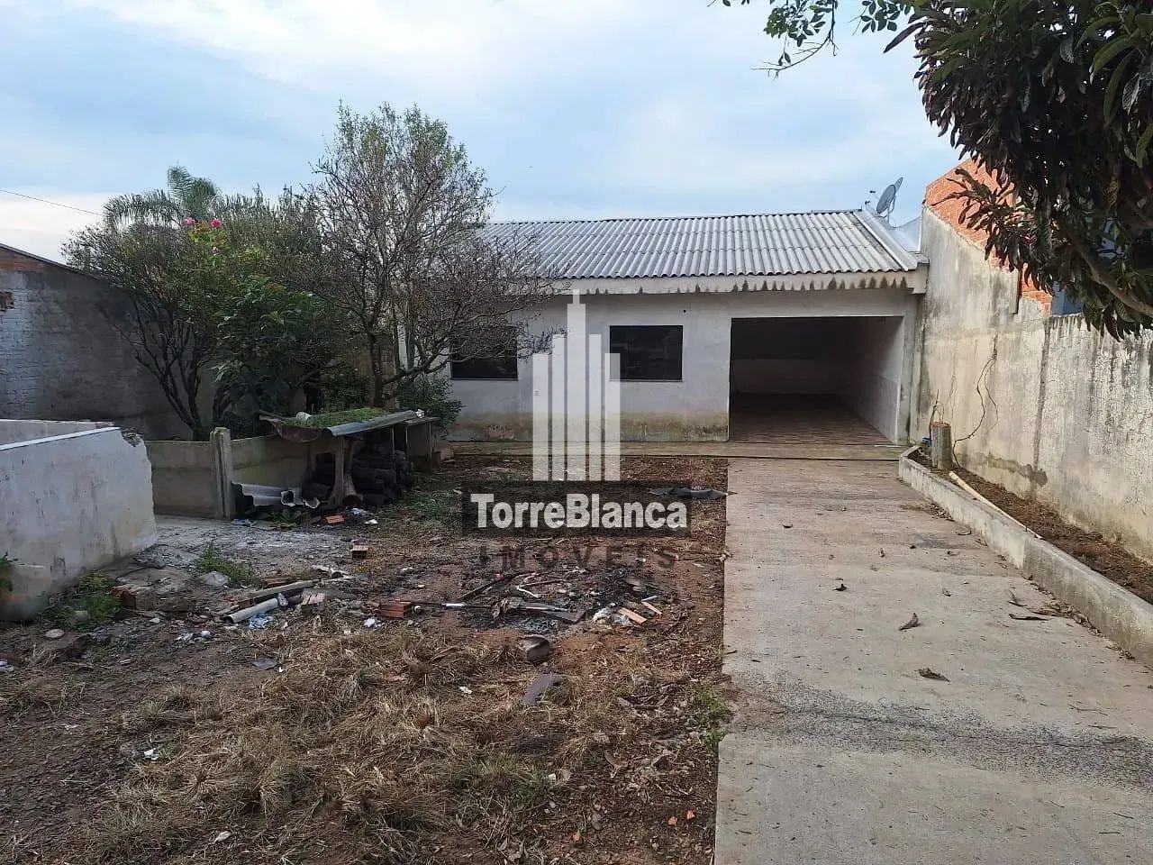Venda e - Casa com 4 quartos e edícula na Palmeirinha.