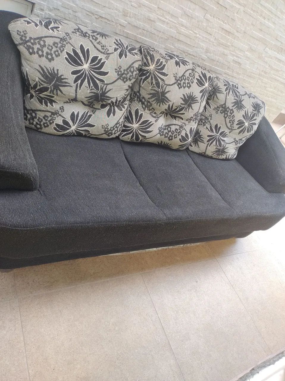 Vende-se SOFÁS 2 e 3 lugares 