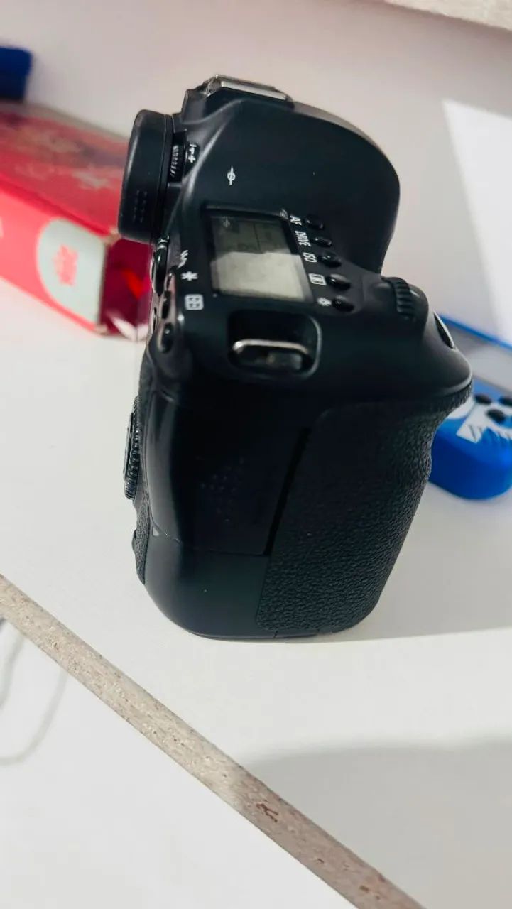 vendo Câmera CANON EOS 6D Mark II