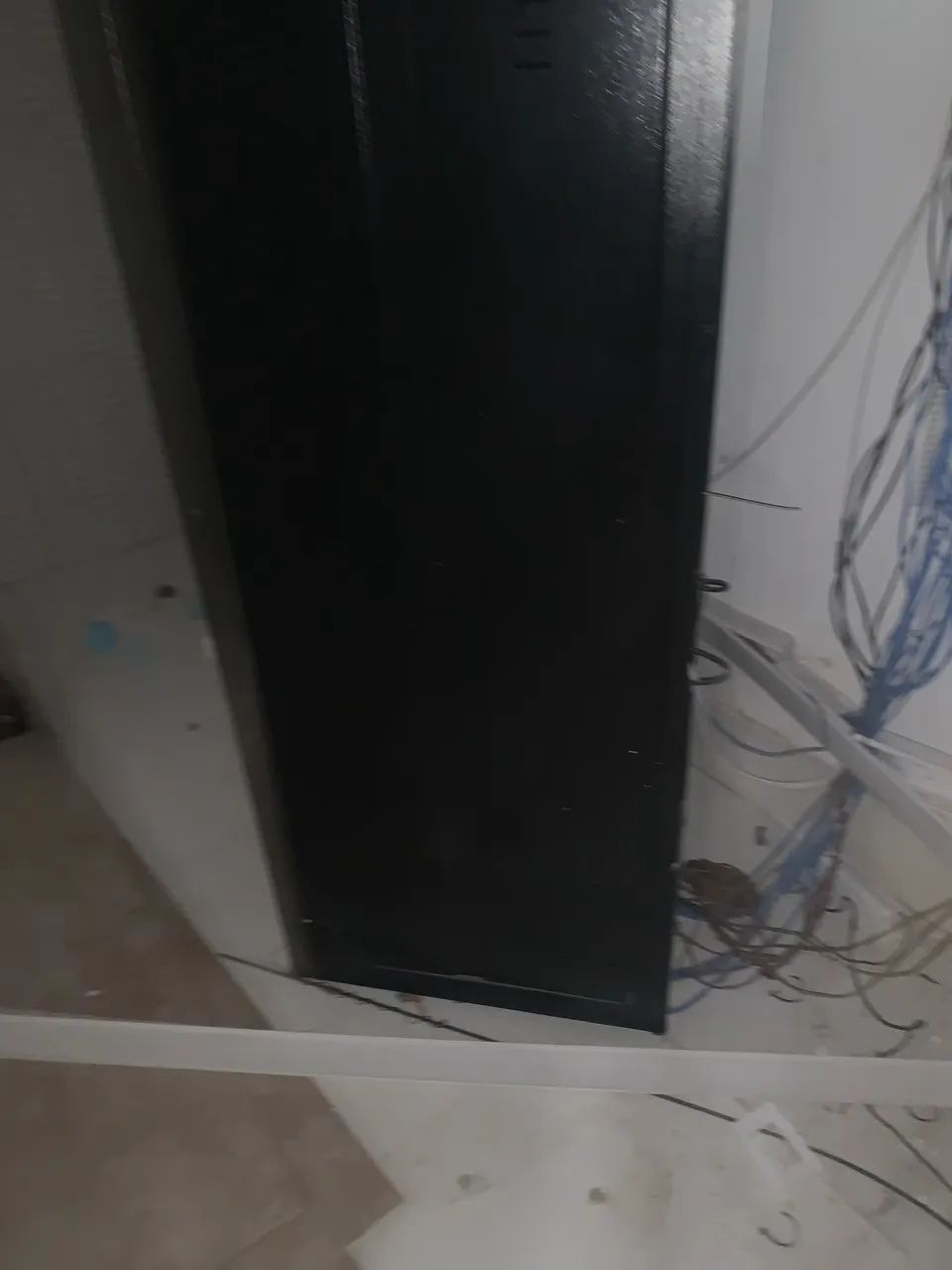 Rack com switch e patch painel 