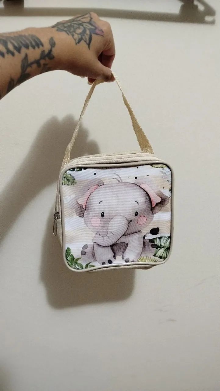 Necessaire infantil bege nova com estampa de elefante
