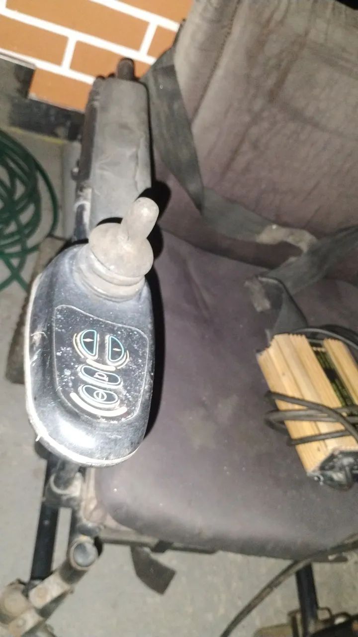 Cadeira de rodas motorizada  - Foto 3