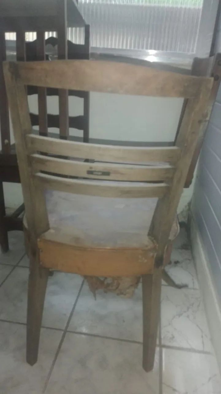 Cadeira antiga com avaria   - Foto 5