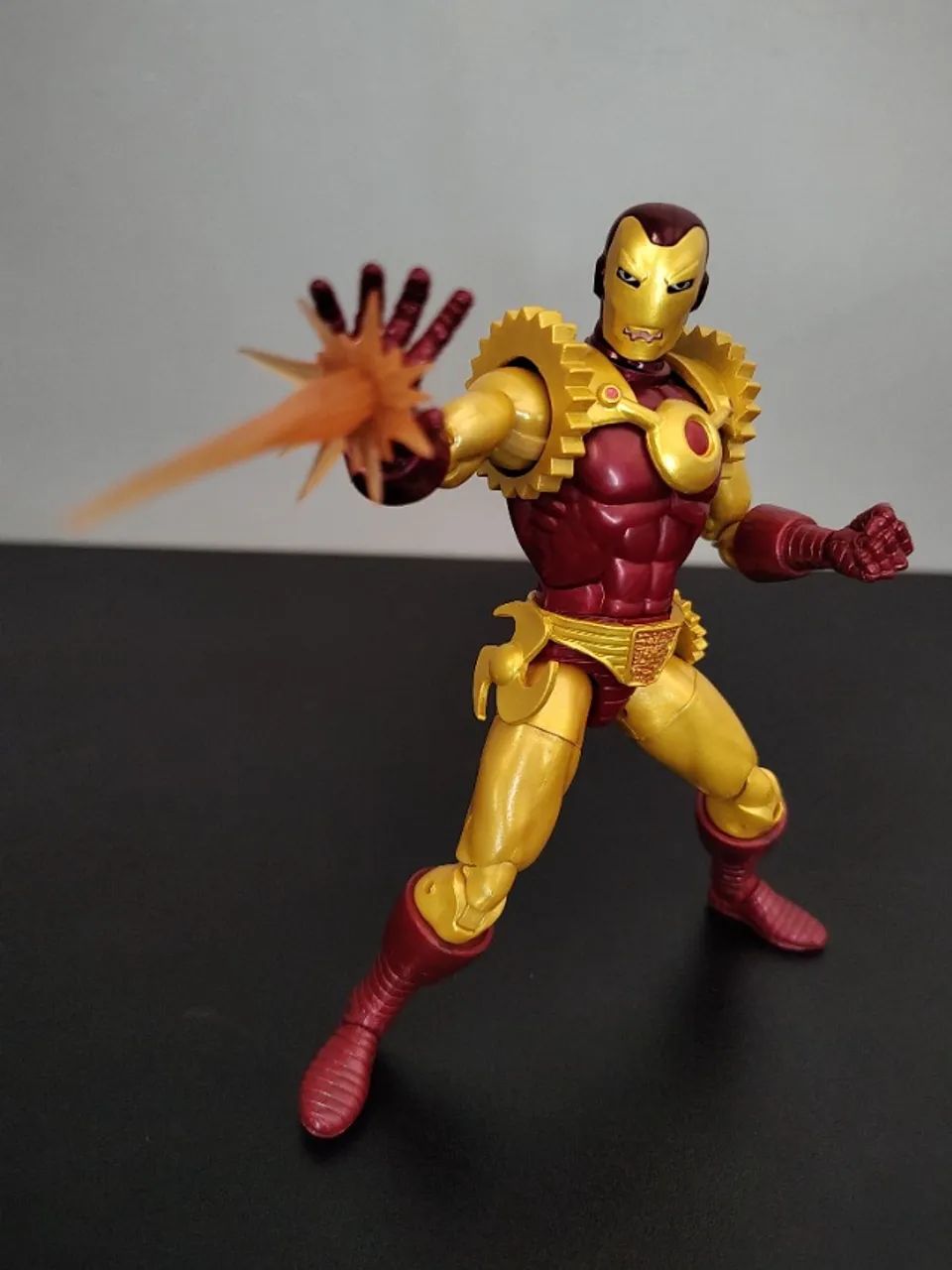 Homem de Ferro 2020 Marvel Legends COM DEFEITO (Coxa Colada) - Foto 3