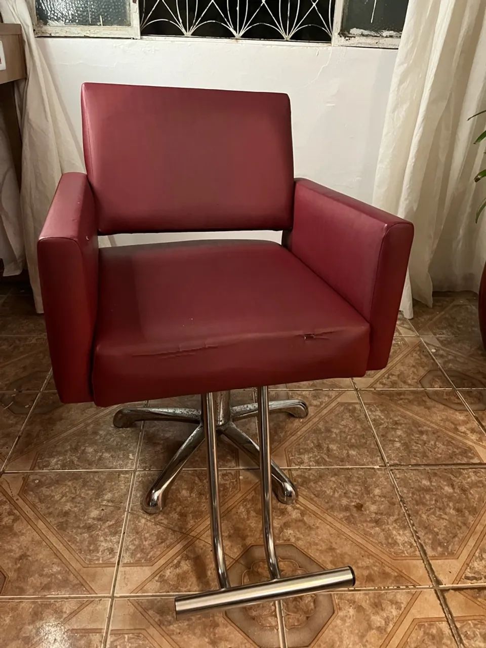 Vende-se cadeira de cabeleireiro hidráulica 