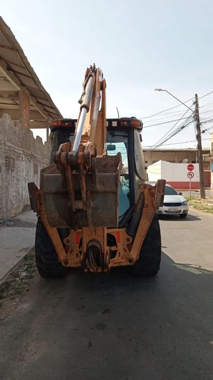 VENDO Retroescavadeira 580N - Foto 5