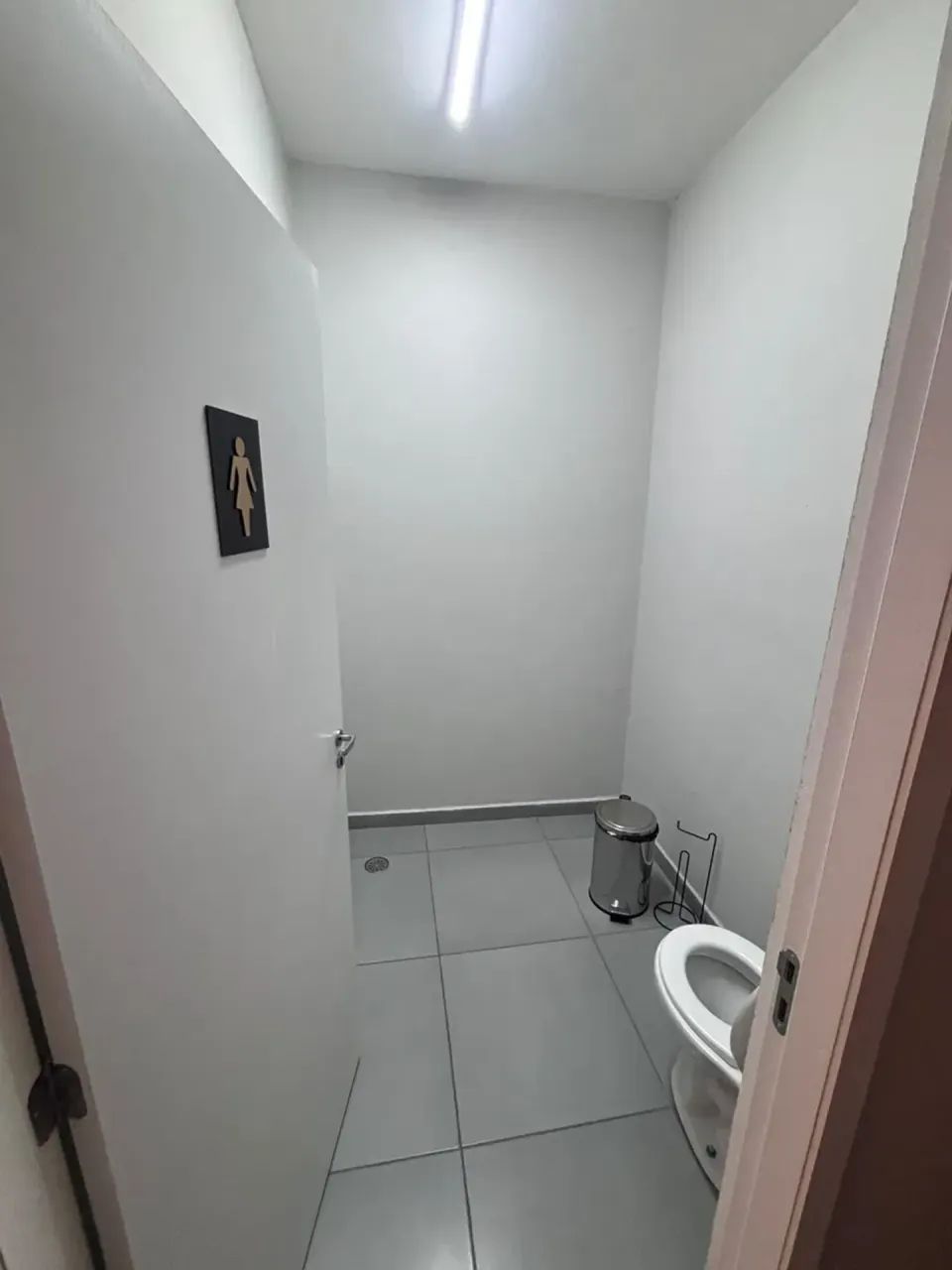 Excelente Oportunidade Comercial: Espaço Versátil e Moderno na Rua José Neves - Foto 2