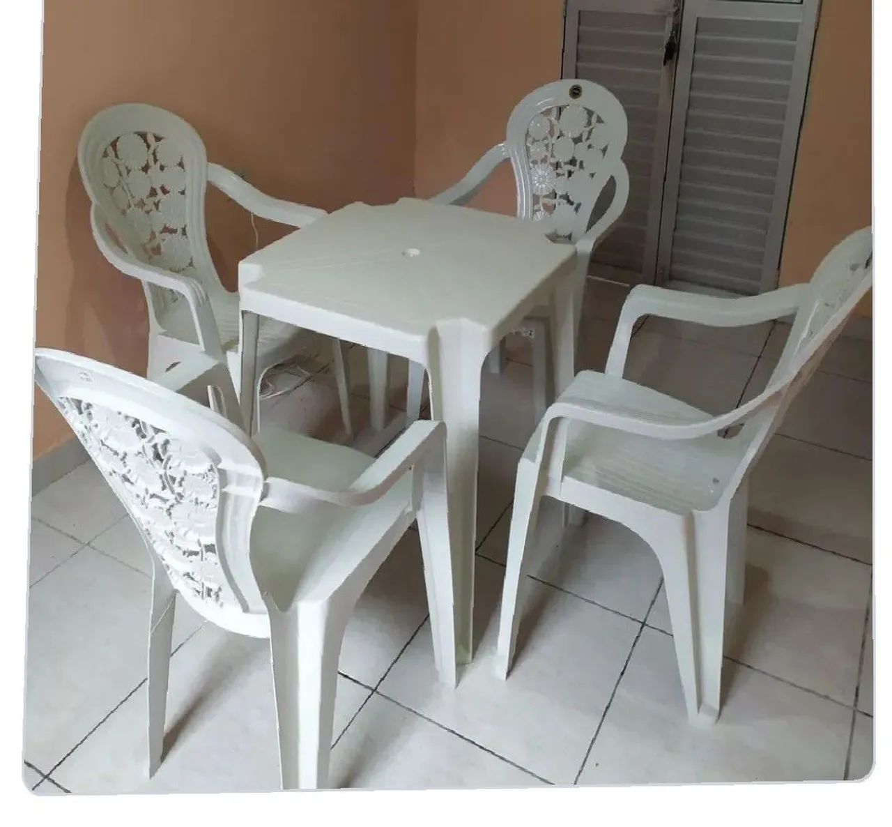 Mesa e Cadeiras 