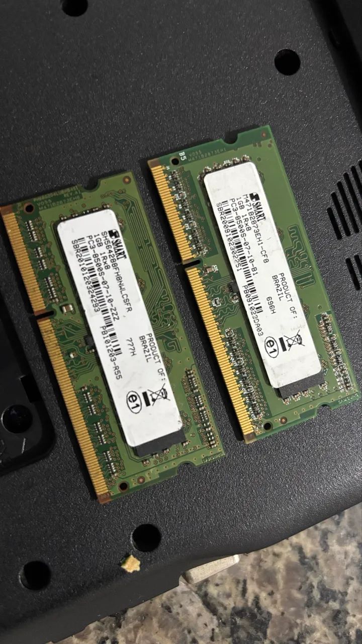 Memoria ram 1gb ddr3 ( par ) pc3 8500.  Tem smart e kingston.    Testadas e funcionando 