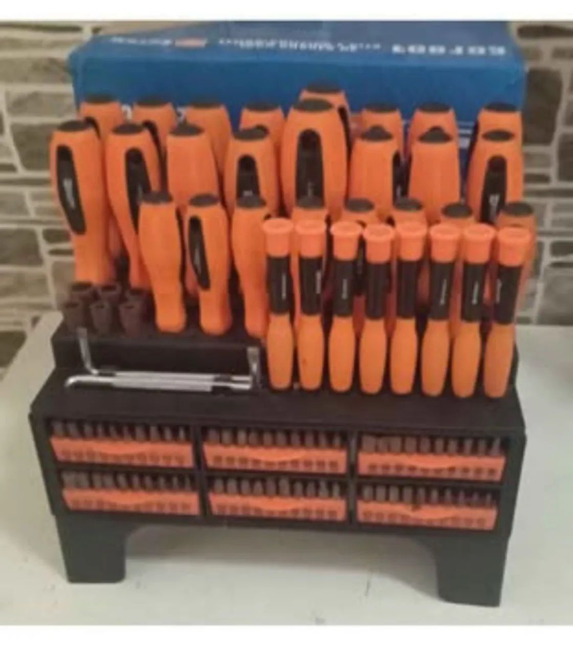 KIT FERRAMENTAS 100 PEÇAS COM ESTOJO  - Foto 2