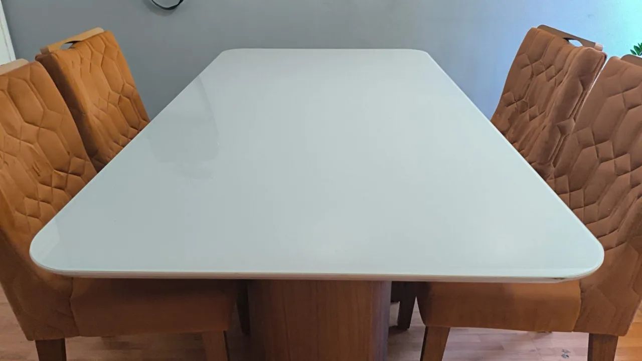 Sofá e Mesa com 4 cadeiras - Foto 2