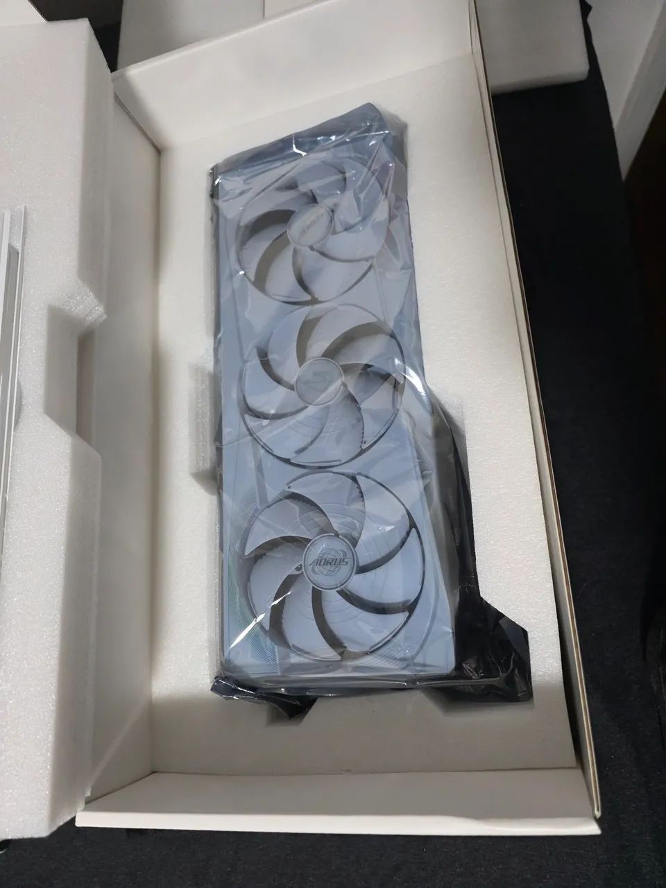 RTX 5080 AORUS MASTER ICE - Foto 6