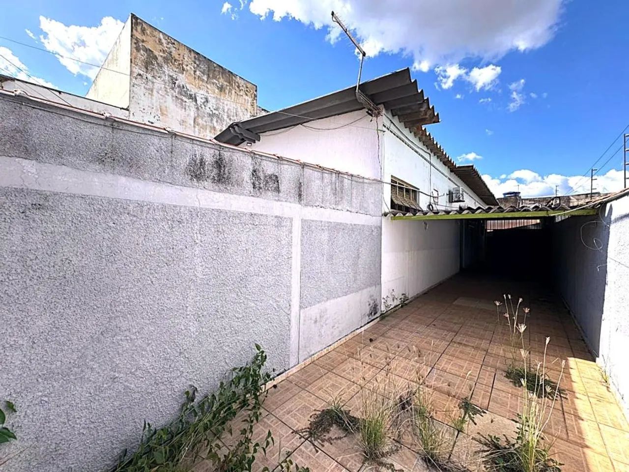 Vende-se casa no Setor Central com 3 residências dando renda - Foto 5