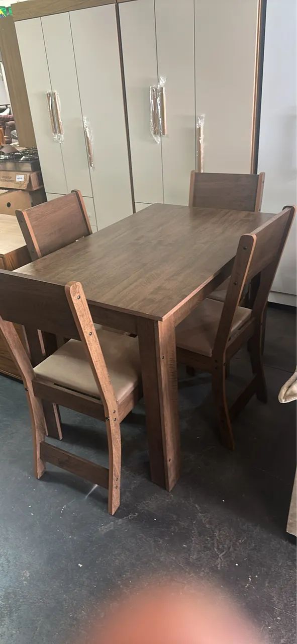 Mesa com 4 cadeiras / NOVO / entregamos 