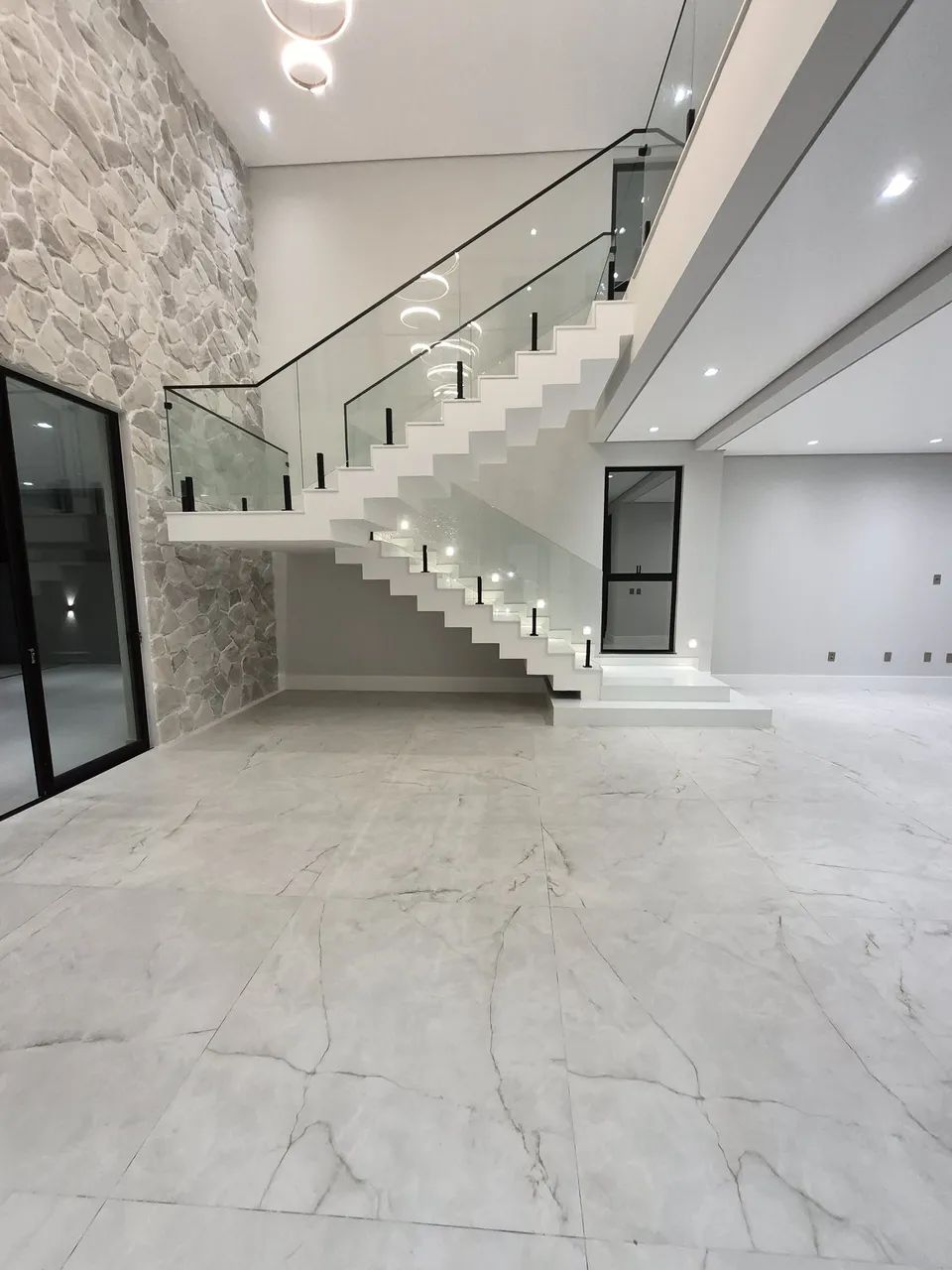 Linda casa no Alphaville | 5 suítes | casa nova  - Foto 5