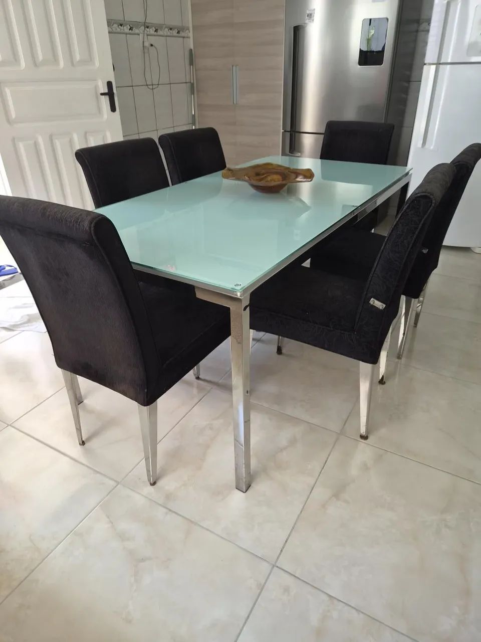 Vendo mesa tampo de vidro+ cadeiras. - Foto 2