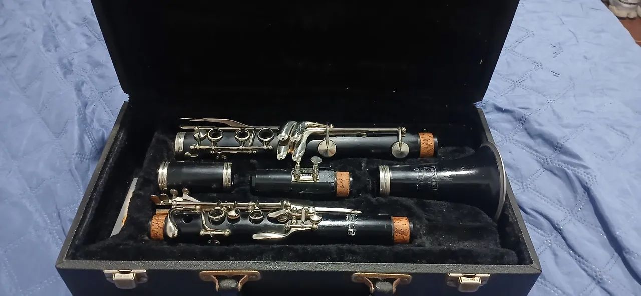 vende-se clarinete
