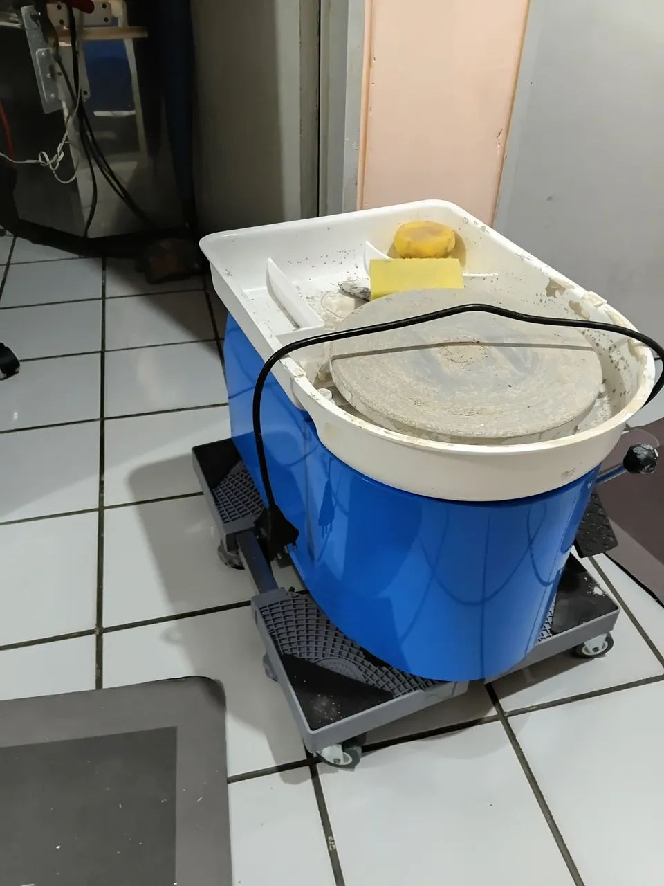 Torno Eletrico BIVOLT Roda Ceramica para trabalhar Argila BIVOLT - Foto 4