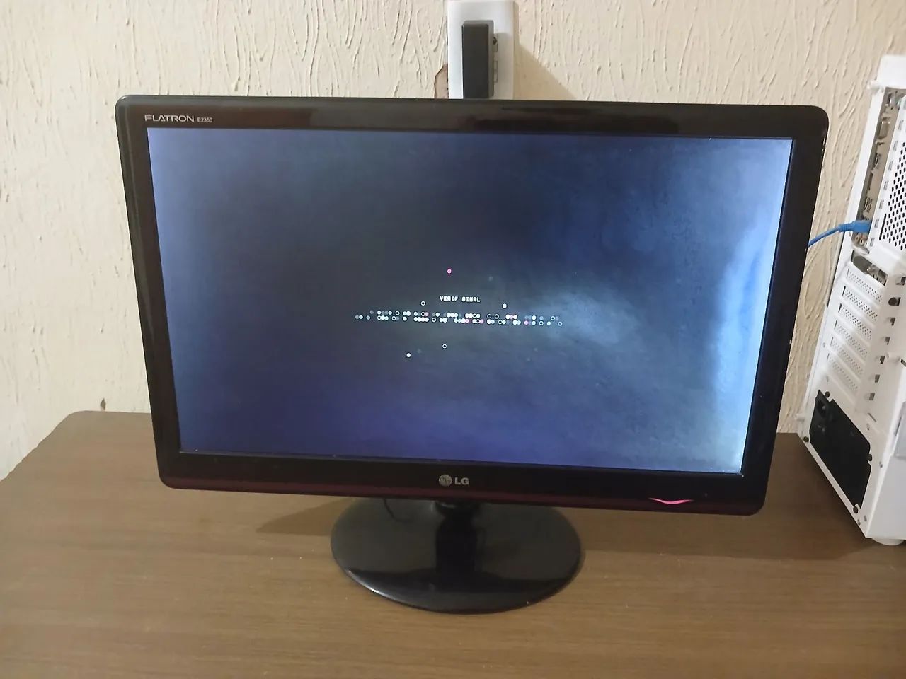 Monitores LG E2350V (2 unidades) unidade por 80, os dois 110.  - Foto 2