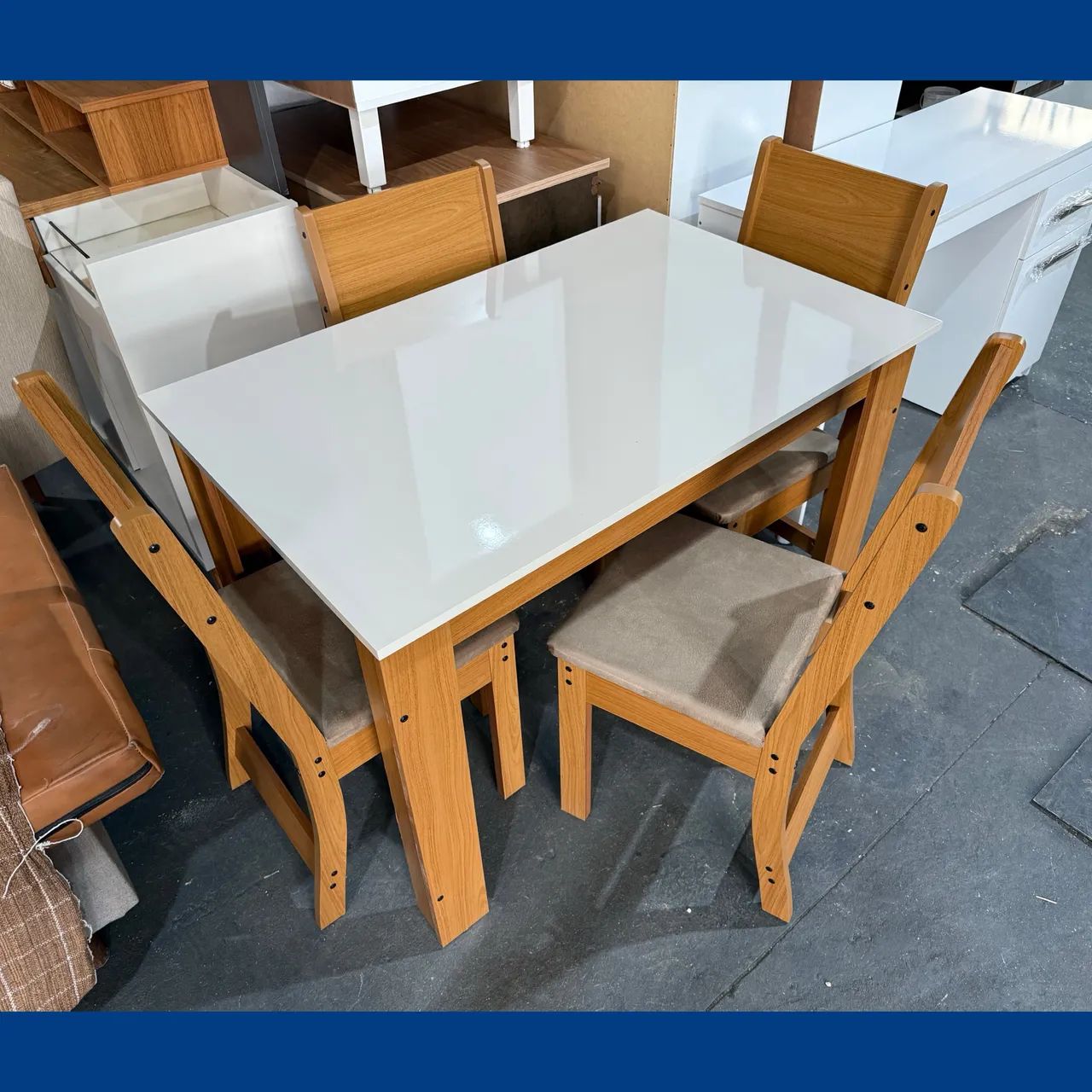 Mesa com 4 cadeiras - entregamos hoje 
