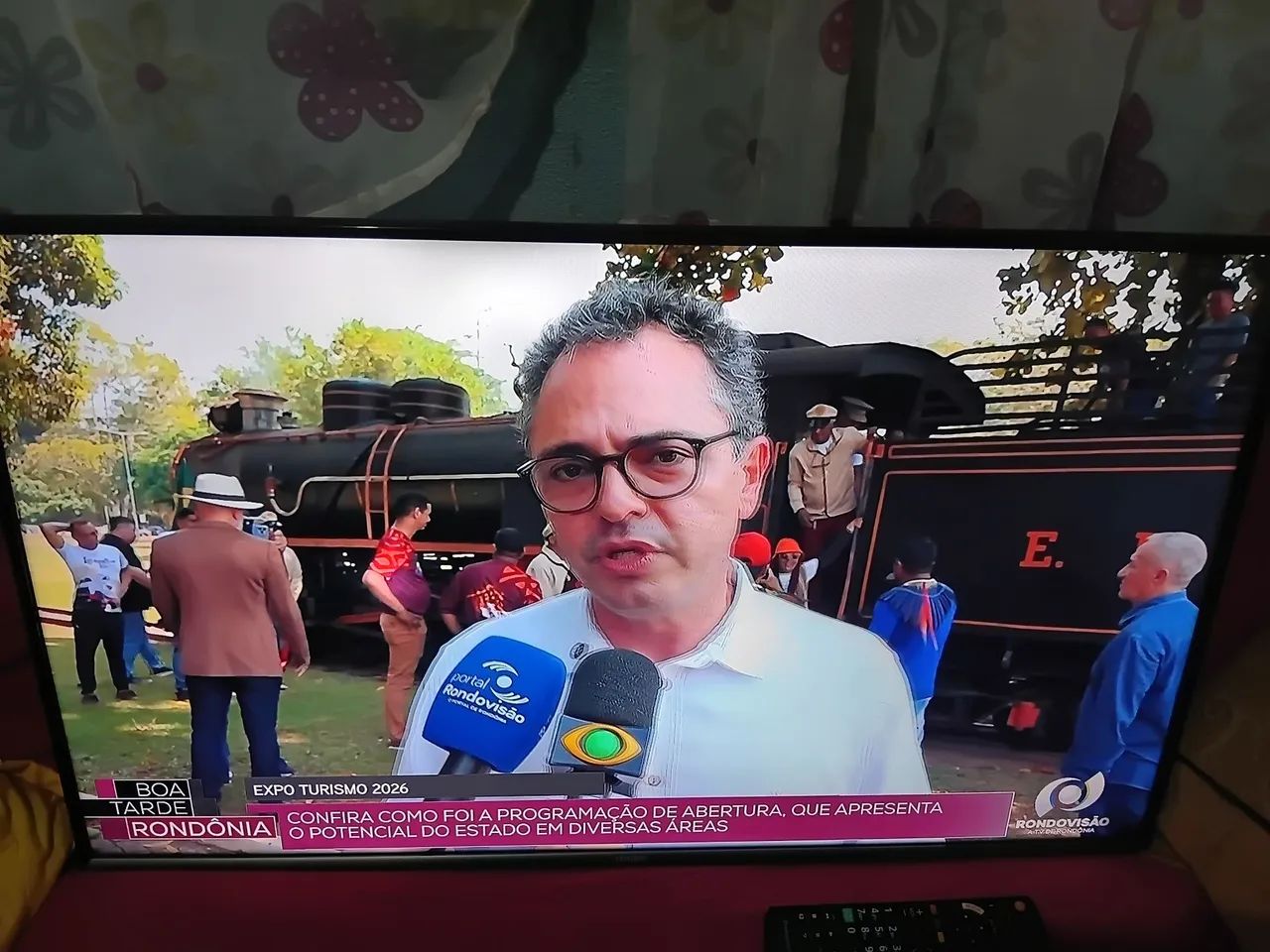 TV Smart Samsung 40 Polegadas - Com Controle e Pezinhos - Foto 2