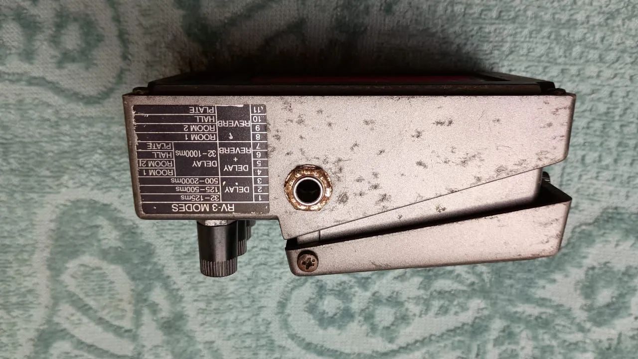 Pedal Boss digital Reverb/Delay RV-3 - Instrumentos musicais