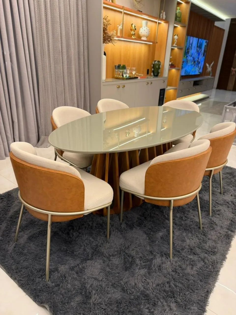 Mesa e poltronas 