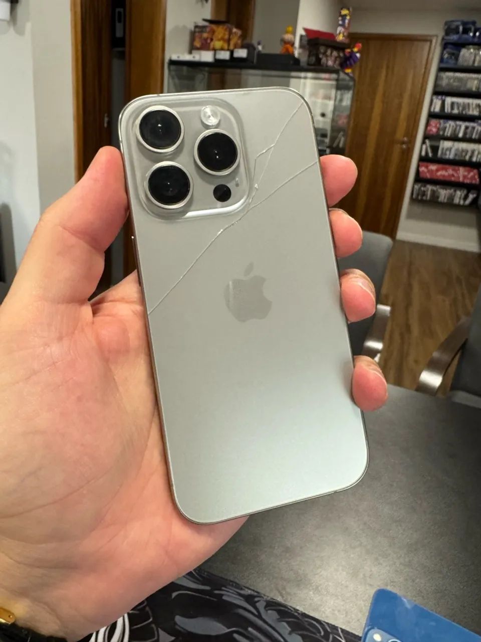 iPhone 15 Pro Trinco Traseira