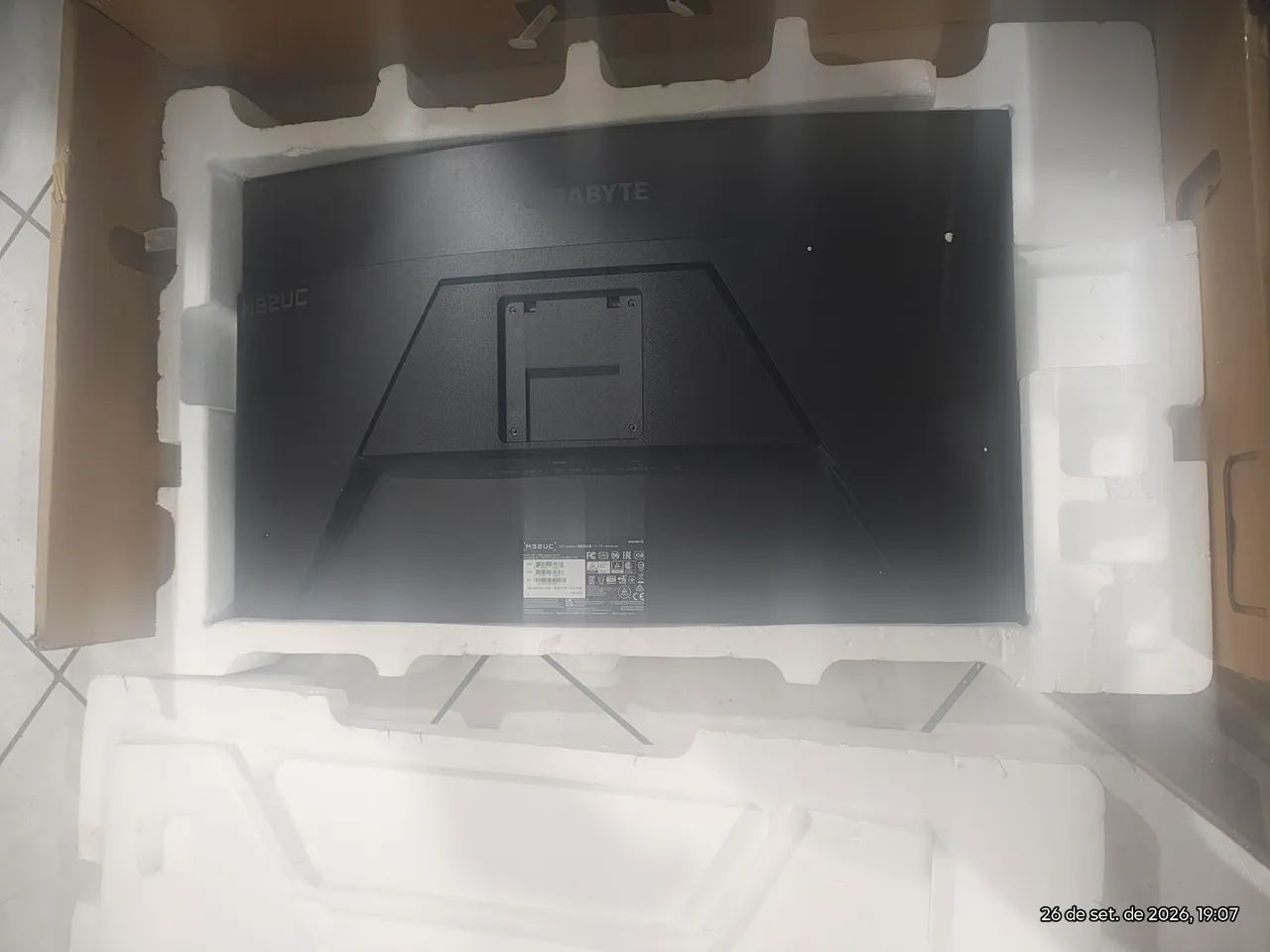 monitor curvo GIGABYTE CURVO M32UC - Foto 4