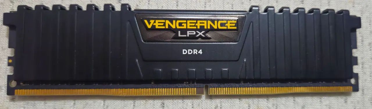 Memória 8gb DDR 4 (2400MHz)