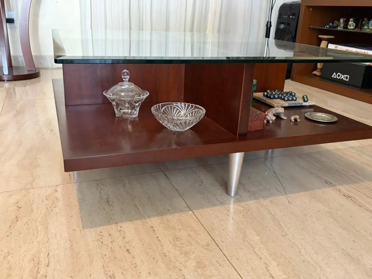 Mesa de centro em madeira com vidro  - Foto 4