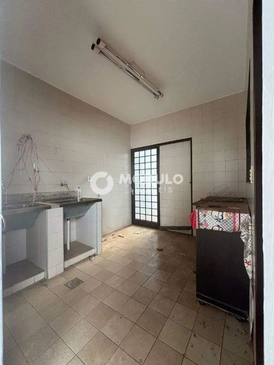 Casa comercial disponível para locação no bairro Martins. - Foto 2