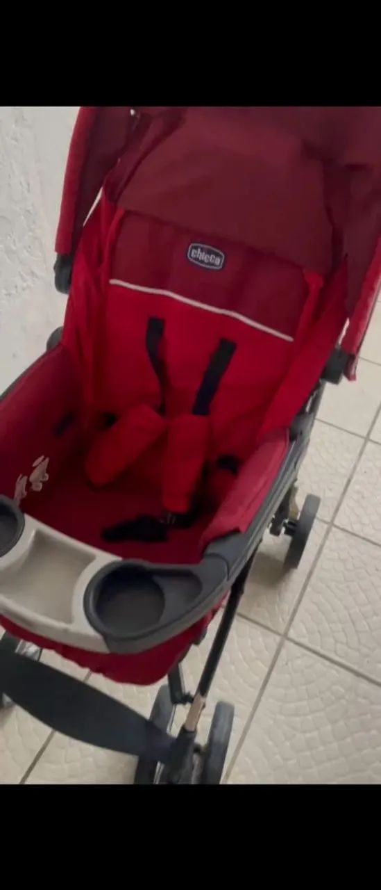 Carrinho de bebê Chicco seminovo 250,00