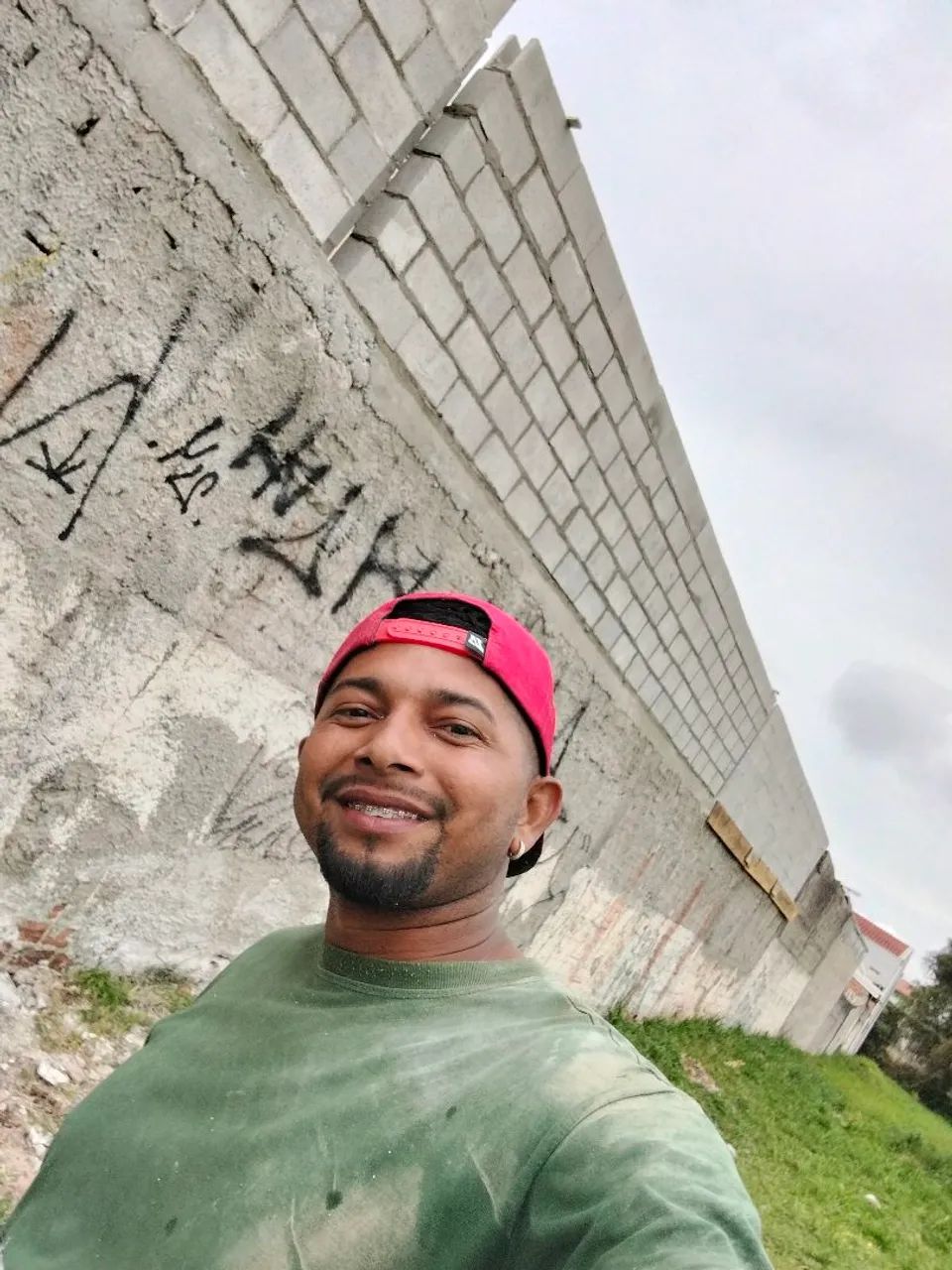 Pedreiro disponível 